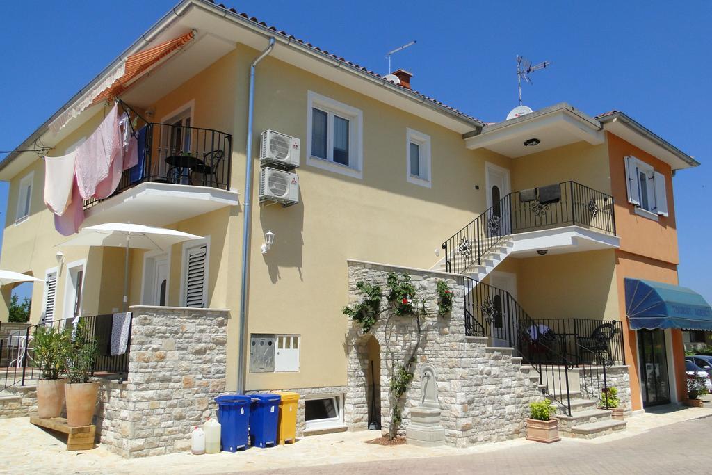 Ester * Umag