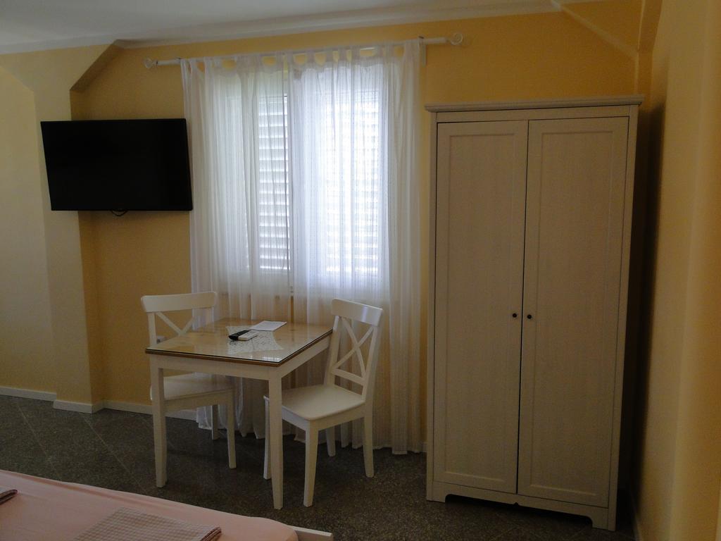 Ester * Umag